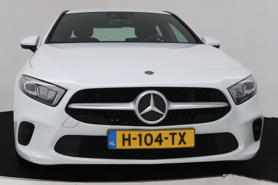 Mercedes-Benz A-Klasse 180 Business Solution (NAVIGATIE, CAMERA, STOELVERWARMING, CRUISE, PDC, NL-AUTO, GOED ONDE