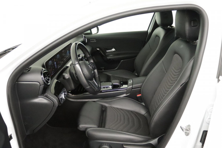 Mercedes-Benz A-Klasse 180 Business Solution (NAVIGATIE, CAMERA, STOELVERWARMING, CRUISE, PDC, NL-AUTO, GOED ONDE