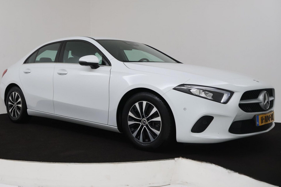 Mercedes-Benz A-Klasse 180 Business Solution (NAVIGATIE, CAMERA, STOELVERWARMING, CRUISE, PDC, NL-AUTO, GOED ONDE