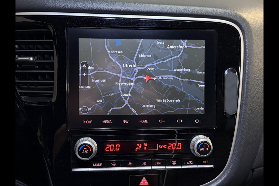 Mitsubishi Outlander 2.4 PHEV Instyle 18"/Trekhaak/LED/Leder/Stoel + stuurverwarming/Dodehoek/PDC v+a/360 Camera/Apple Carplay & Android Auto