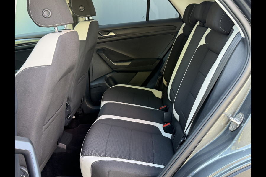 Volkswagen T-Roc BWJ 2021 | 1.5TSI 150PK Sport Business R AUTOMAAT | CLIMA | NAVI | DIGI DASH | 19'' LMV | PDC 2X | CARPLAY | DONKER GLAS | STOELVERW |