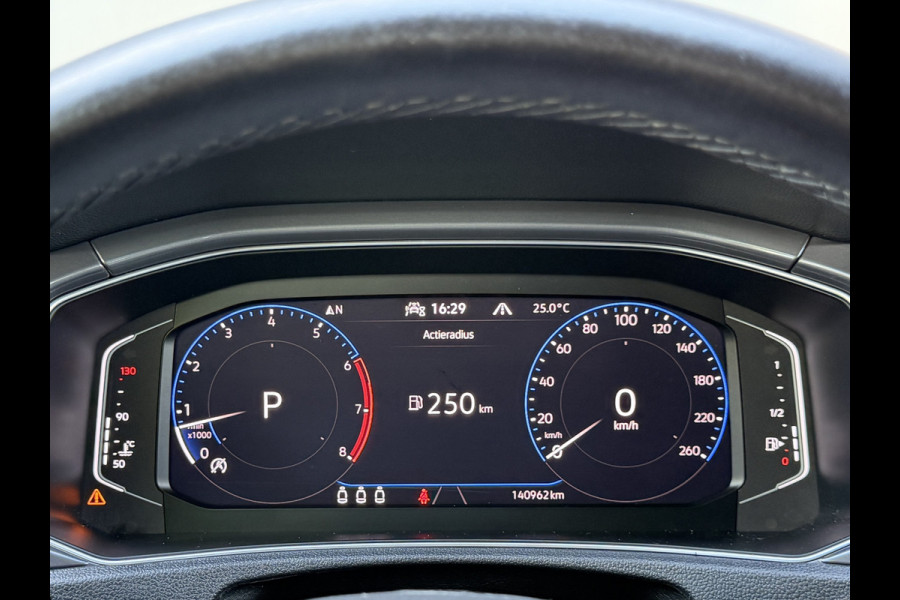 Volkswagen T-Roc BWJ 2021 | 1.5TSI 150PK Sport Business R AUTOMAAT | CLIMA | NAVI | DIGI DASH | 19'' LMV | PDC 2X | CARPLAY | DONKER GLAS | STOELVERW |