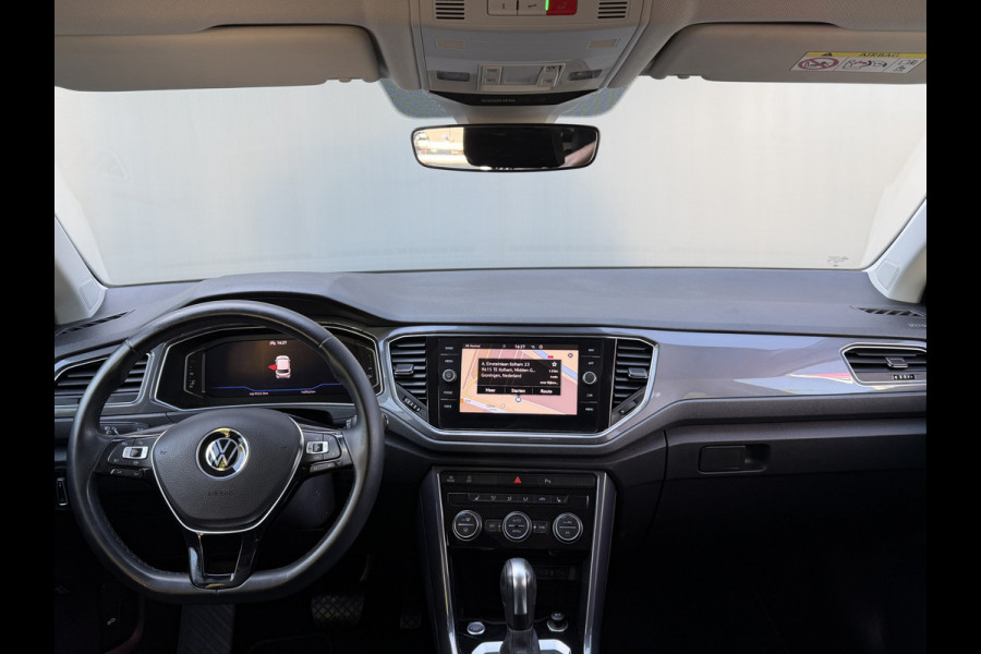 Volkswagen T-Roc BWJ 2021 | 1.5TSI 150PK Sport Business R AUTOMAAT | CLIMA | NAVI | DIGI DASH | 19'' LMV | PDC 2X | CARPLAY | DONKER GLAS | STOELVERW |