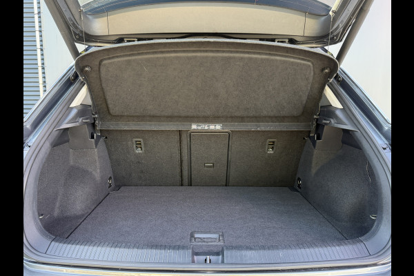 Volkswagen T-Roc BWJ 2021 | 1.5TSI 150PK Sport Business R AUTOMAAT | CLIMA | NAVI | DIGI DASH | 19'' LMV | PDC 2X | CARPLAY | DONKER GLAS | STOELVERW |