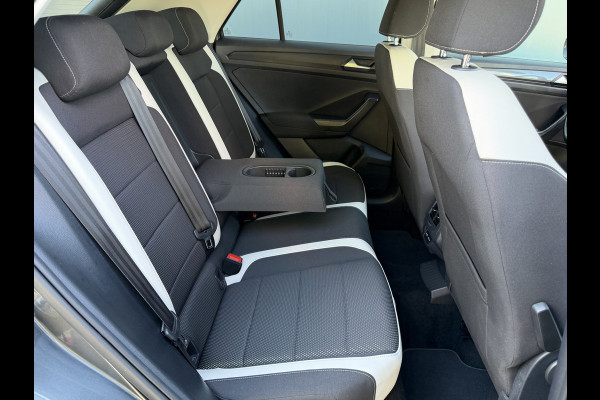 Volkswagen T-Roc BWJ 2021 | 1.5TSI 150PK Sport Business R AUTOMAAT | CLIMA | NAVI | DIGI DASH | 19'' LMV | PDC 2X | CARPLAY | DONKER GLAS | STOELVERW |