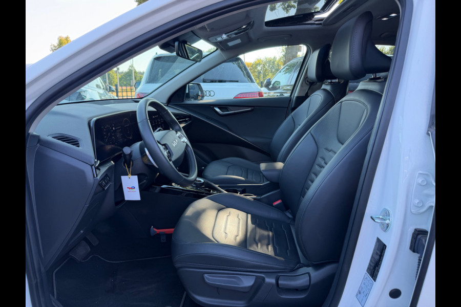 Kia Niro EV DynamicPlusLine 64.8 kWh / SoH 98,2% / Trekhaak / Schuifdak / Leder / Keyless / Harman Kardon / 17'' / Stoel+Stuurverwarming / Dodehoek / DAB / ACC
