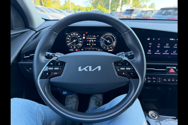 Kia Niro EV DynamicPlusLine 64.8 kWh / SoH 98,2% / Trekhaak / Schuifdak / Leder / Keyless / Harman Kardon / 17'' / Stoel+Stuurverwarming / Dodehoek / DAB / ACC