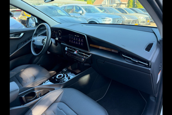 Kia Niro EV DynamicPlusLine 64.8 kWh / SoH 98,2% / Trekhaak / Schuifdak / Leder / Keyless / Harman Kardon / 17'' / Stoel+Stuurverwarming / Dodehoek / DAB / ACC