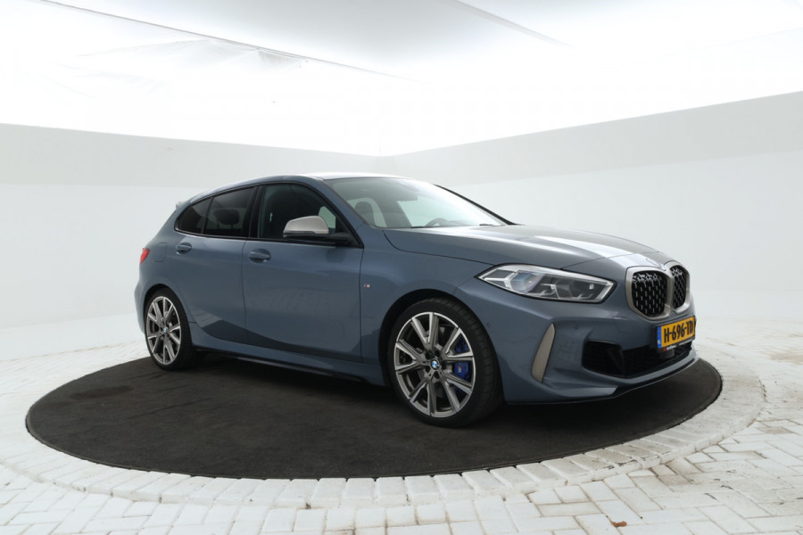 BMW 1-serie M135i xDrive High Executive Edition Head Up Display, Automaat, Panorama Dak!