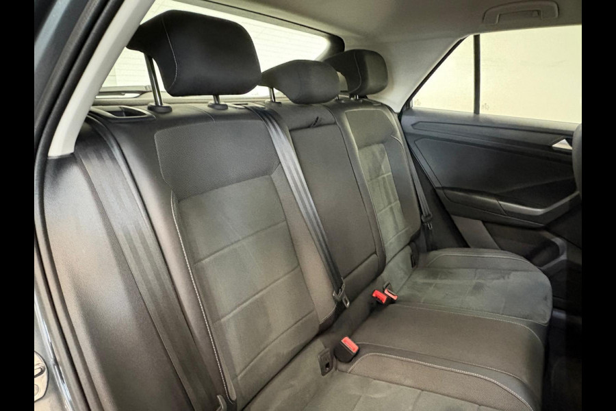 Volkswagen T-Roc 1.5 TSI 150pk Automaat Style Climate Control  Navigatie Aple Carplay/Android Auto  PDC VA+ Camera Adaptive Cruise Control Keyless Go Virtual Cockpit Pro