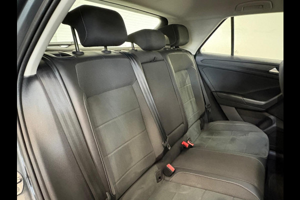 Volkswagen T-Roc 1.5 TSI 150pk Automaat Style Climate Control  Navigatie Aple Carplay/Android Auto  PDC VA+ Camera Adaptive Cruise Control Keyless Go Virtual Cockpit Pro