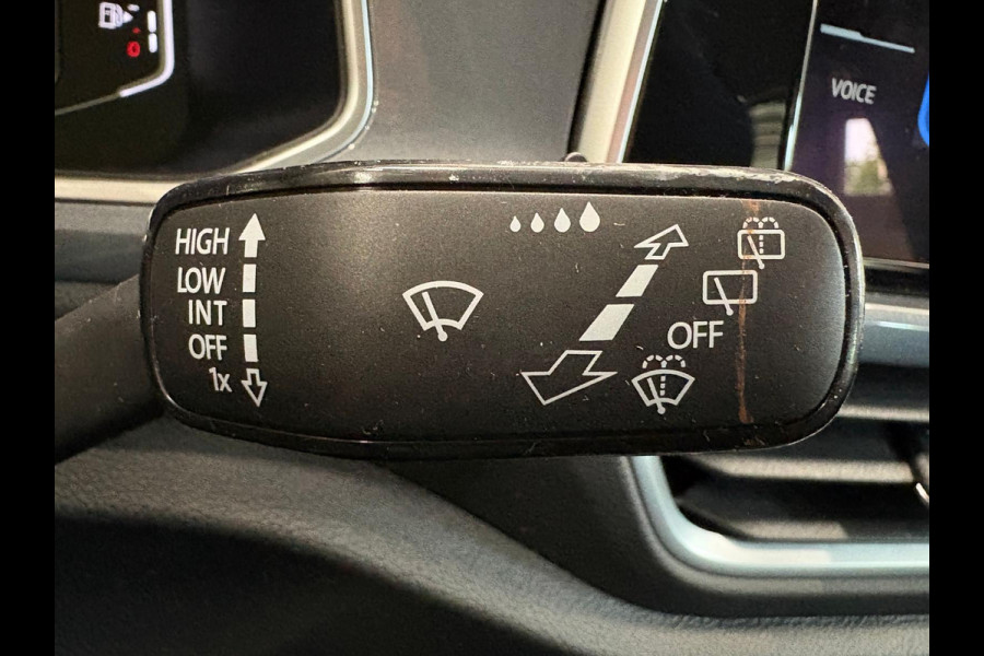 Volkswagen T-Roc 1.5 TSI 150pk Automaat Style Climate Control  Navigatie Aple Carplay/Android Auto  PDC VA+ Camera Adaptive Cruise Control Keyless Go Virtual Cockpit Pro