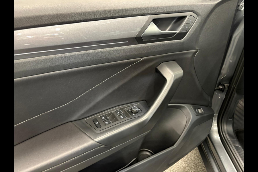 Volkswagen T-Roc 1.5 TSI 150pk Automaat Style Climate Control  Navigatie Aple Carplay/Android Auto  PDC VA+ Camera Adaptive Cruise Control Keyless Go Virtual Cockpit Pro