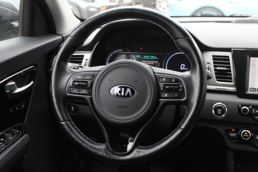 Kia e-Niro ExecutiveLine 64 kWh / Camera / Leder / Keyless / Stoelventilatie / Navigatie / Dodehoek / DAB / Cruise Control / Warmtepomp