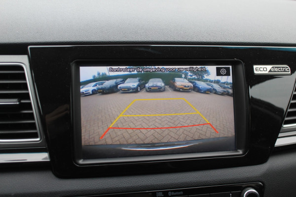 Kia e-Niro ExecutiveLine 64 kWh / Camera / Leder / Keyless / Stoelventilatie / Navigatie / Dodehoek / DAB / Cruise Control / Warmtepomp