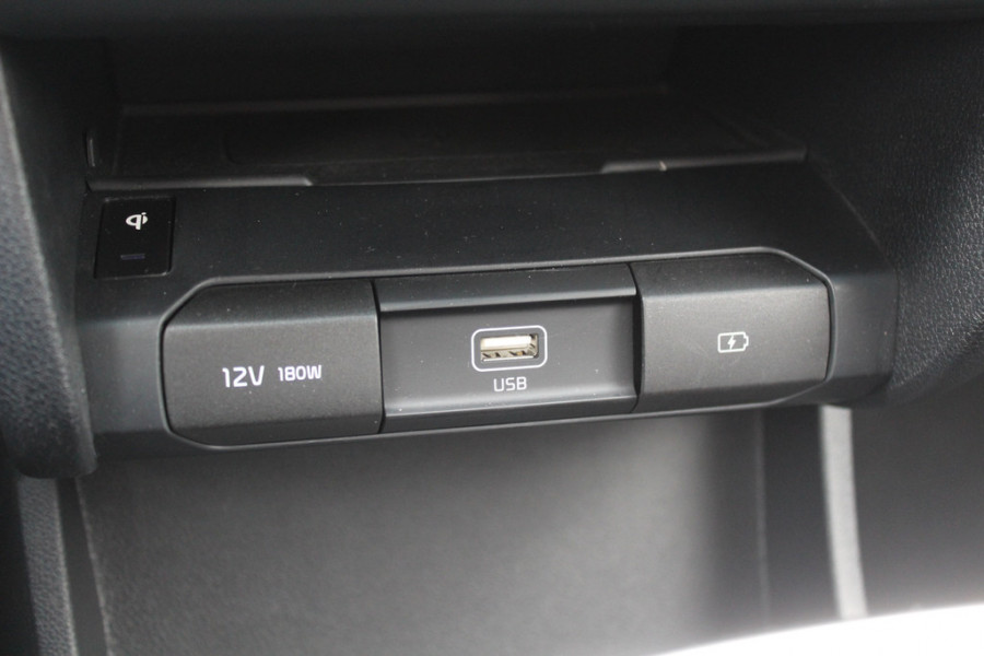 Kia e-Niro ExecutiveLine 64 kWh / Camera / Leder / Keyless / Stoelventilatie / Navigatie / Dodehoek / DAB / Cruise Control / Warmtepomp