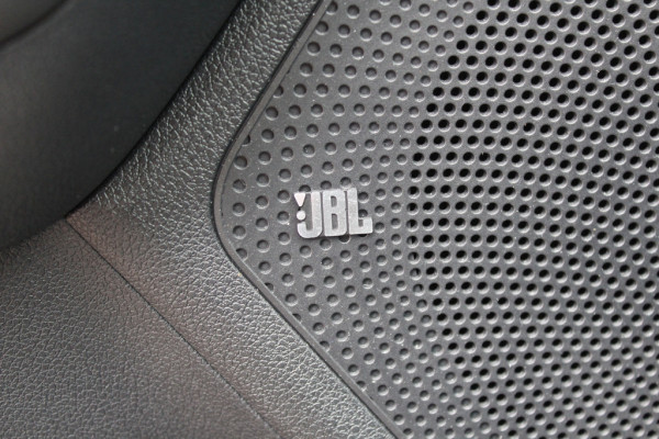 Kia e-Niro ExecutiveLine 64 kWh / Camera / Leder / Keyless / Stoelventilatie / Navigatie / Dodehoek / DAB / Cruise Control / Warmtepomp
