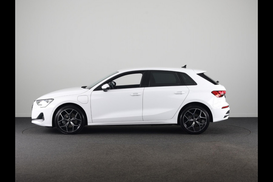 Audi A3 Sportback 40 TFSI e Pro Line 204pk | Private Lease € 699,00 per maand* | 18 inch Lichtmetalen velgen | Led koplampen | Sportstoelen | Verlengde garantie
