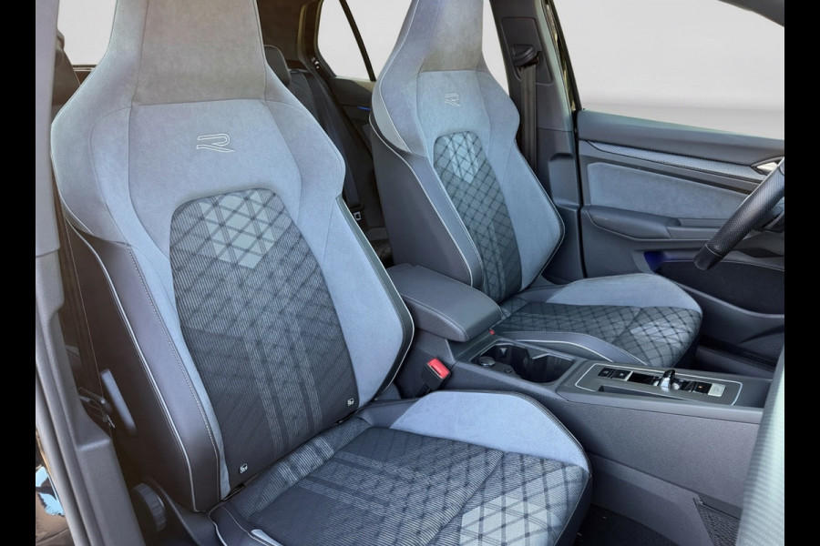 Volkswagen Golf 1.5 eTSI AUTOMAAT R-Line Business, panoramadak, harman/kardon, sfeerverlichting, digitaal cockpit, vele opties!