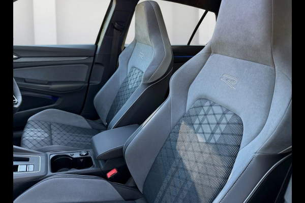 Volkswagen Golf 1.5 eTSI AUTOMAAT R-Line Business, panoramadak, harman/kardon, sfeerverlichting, digitaal cockpit, vele opties!