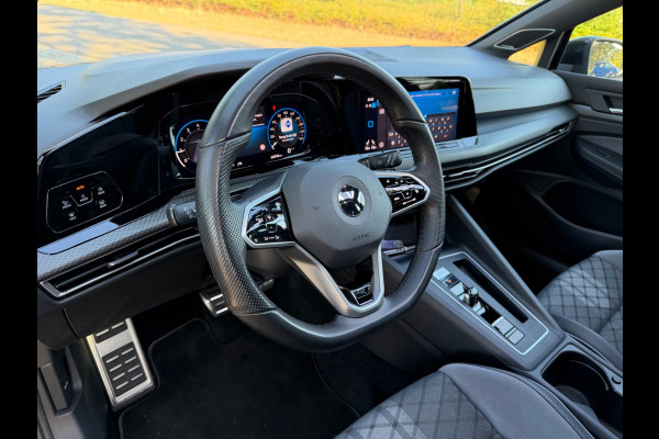 Volkswagen Golf 1.5 eTSI AUTOMAAT R-Line Business, panoramadak, harman/kardon, sfeerverlichting, digitaal cockpit, vele opties!