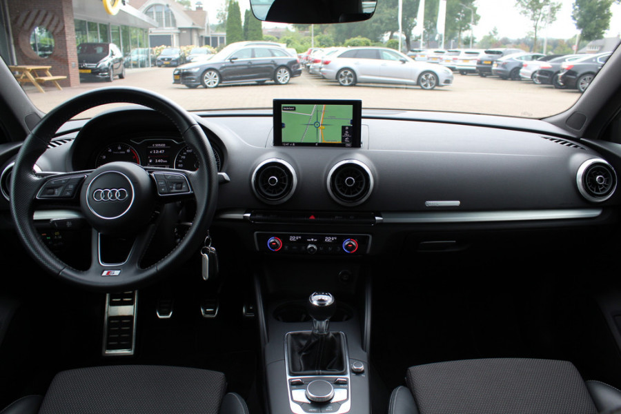 Audi A3 Sportback 1.0 TFSI Sport S Line Edition / Trekhaak / Navigatie / Parkeerhulp achter / Sportstoelen / Cruise Control / LED Koplampen