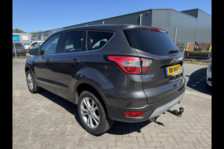 Ford Kuga 1.5 EcoBoost Titanium | Wegklapbare Trekhaak | Stoelverwarming | Cruise Control | Navigatie | Parkeersensoren |