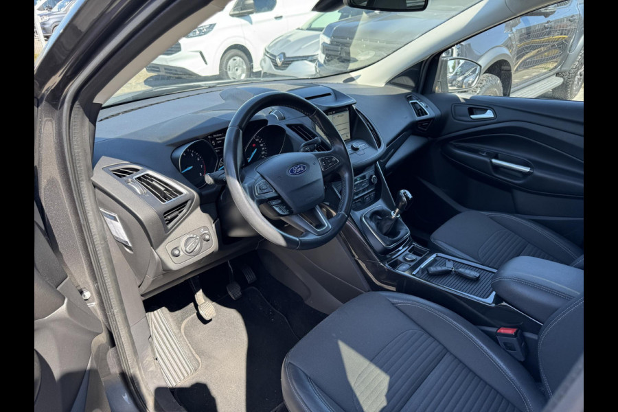 Ford Kuga 1.5 EcoBoost Titanium | Wegklapbare Trekhaak | Stoelverwarming | Cruise Control | Navigatie | Parkeersensoren |