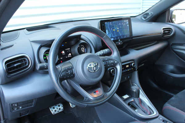 Toyota Yaris 1.5 Hybrid 116pk GR Sport AUTOMAAT Panoramadak JBL HUD NL-Auto NAP
