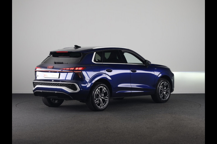 Audi Q3 Advanced edition e-hybrid 272 pk | Techniekpakket plus | S line interieur sportstoelen | Laadconcept compact | Privacy glas |