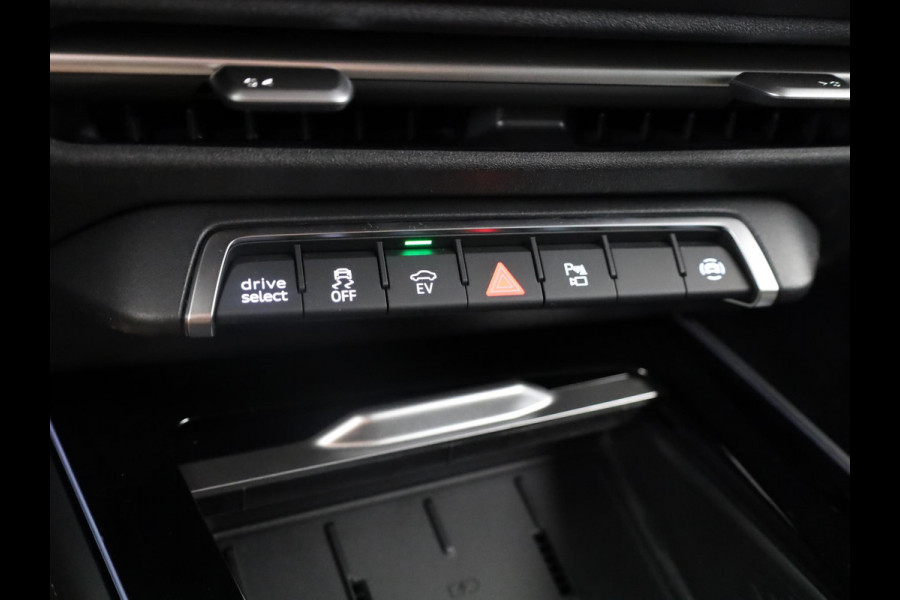 Audi Q3 Advanced edition e-hybrid 272 pk | Techniekpakket plus | S line interieur sportstoelen | Laadconcept compact | Privacy glas |
