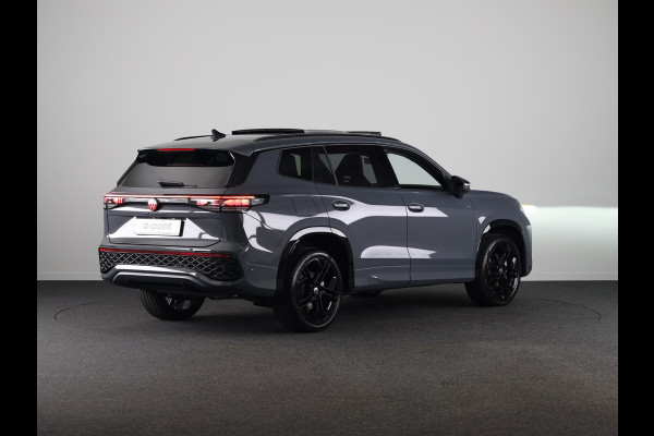 Volkswagen Tayron R-Line Edition 1.5 eHybrid 200 kW / 272 PK SUV 6 v Panoramadak | Trekhaak | 360 camera