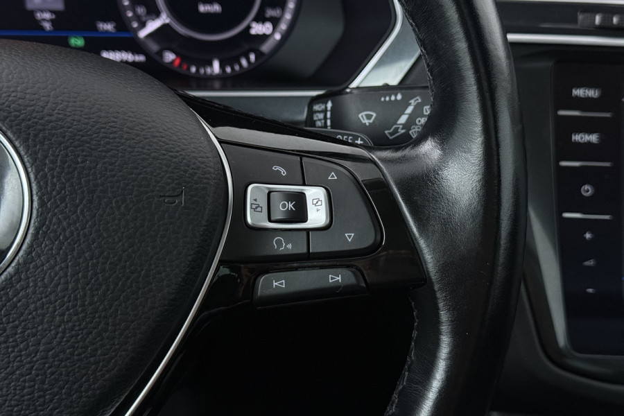 Volkswagen Tiguan 1.4 TSI ACT Highline (PANORAMADAK, CAMERA, DIGITALE COCKPIT, TREKHAAK WEGKLAPBAAR, MASSAGE STOELEN)