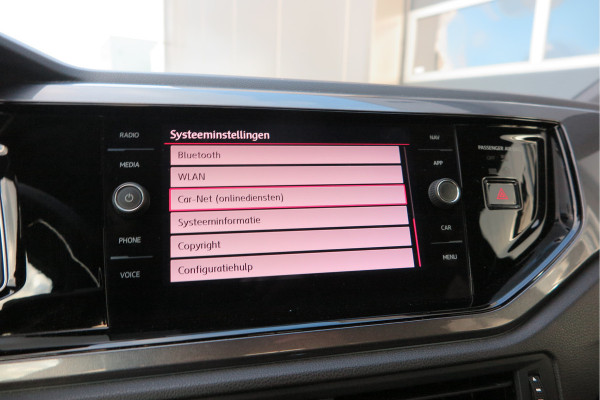 Volkswagen Polo 2.0 TSI GTI 147kw 200PK DSG Led, Virtual cockpit , Stoelverwarming , Navi , Carplay, PDC, Schakelflippers , Camera ,Adaptive cruise  , etc. (Recent onderhouden , historie volledig bekend)