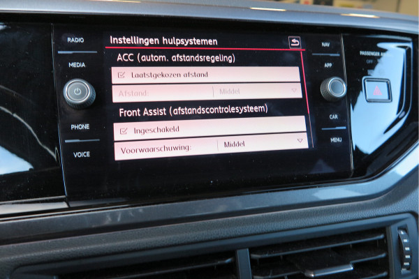 Volkswagen Polo 2.0 TSI GTI 147kw 200PK DSG Led, Virtual cockpit , Stoelverwarming , Navi , Carplay, PDC, Schakelflippers , Camera ,Adaptive cruise  , etc. (Recent onderhouden , historie volledig bekend)