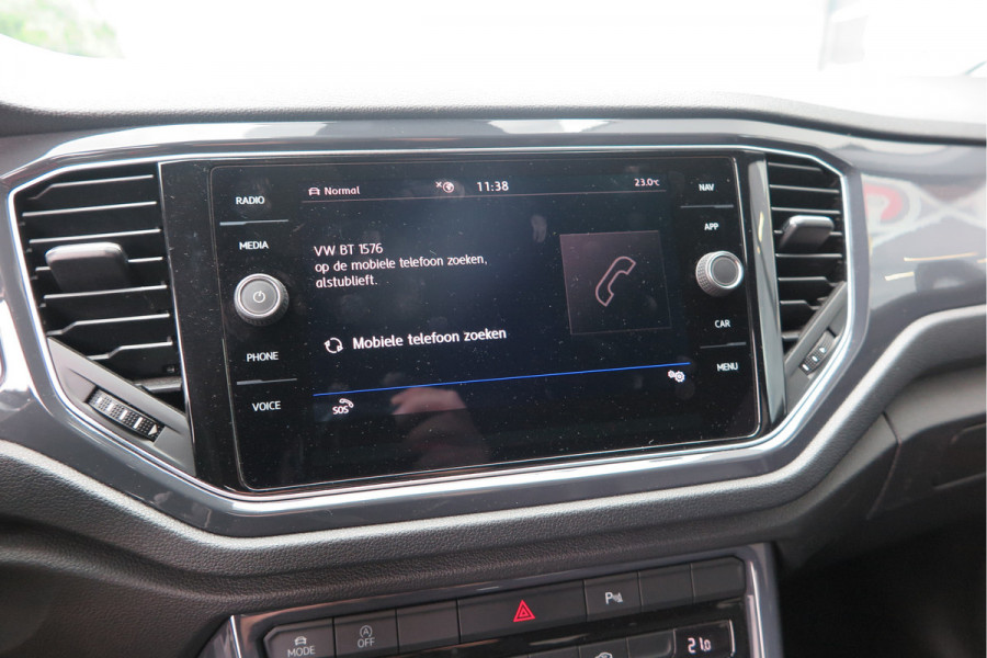 Volkswagen T-Roc 1.5 TSI 150pk DSG Sport Business R-Line , Pano , Virtual , Xenon, Leder, Navi , Carplay , LMV, PDC, Camera etc. etc