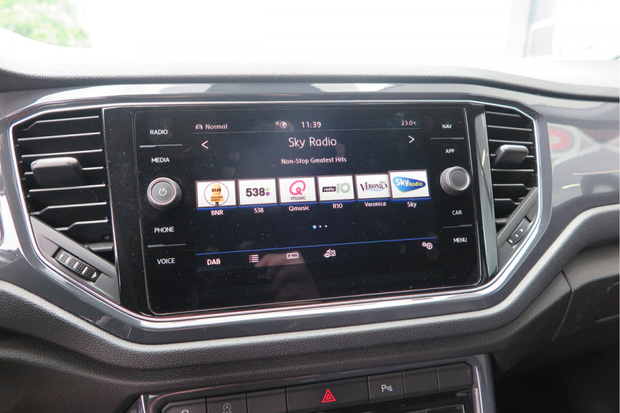 Volkswagen T-Roc 1.5 TSI 150pk DSG Sport Business R-Line , Pano , Virtual , Xenon, Leder, Navi , Carplay , LMV, PDC, Camera etc. etc