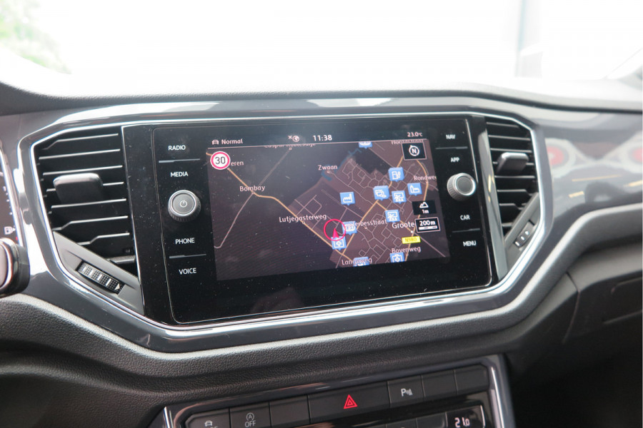 Volkswagen T-Roc 1.5 TSI 150pk DSG Sport Business R-Line , Pano , Virtual , Xenon, Leder, Navi , Carplay , LMV, PDC, Camera etc. etc
