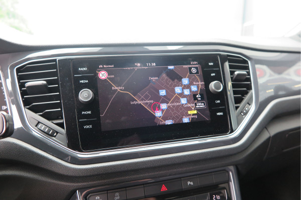 Volkswagen T-Roc 1.5 TSI 150pk DSG Sport Business R-Line , Pano , Virtual , Xenon, Leder, Navi , Carplay , LMV, PDC, Camera etc. etc
