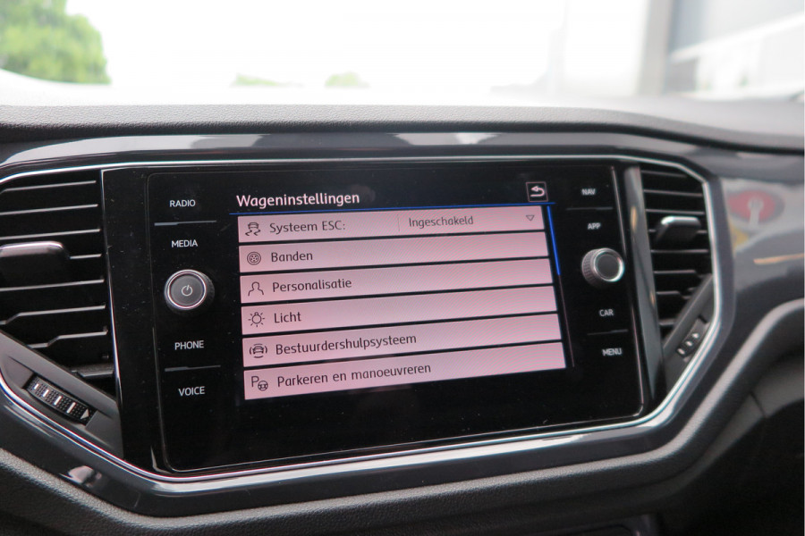 Volkswagen T-Roc 1.5 TSI 150pk DSG Sport Business R-Line , Pano , Virtual , Xenon, Leder, Navi , Carplay , LMV, PDC, Camera etc. etc