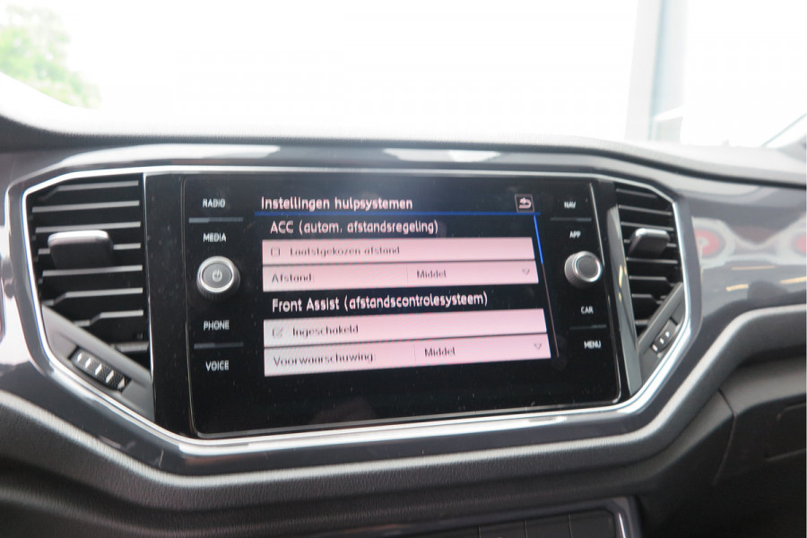 Volkswagen T-Roc 1.5 TSI 150pk DSG Sport Business R-Line , Pano , Virtual , Xenon, Leder, Navi , Carplay , LMV, PDC, Camera etc. etc