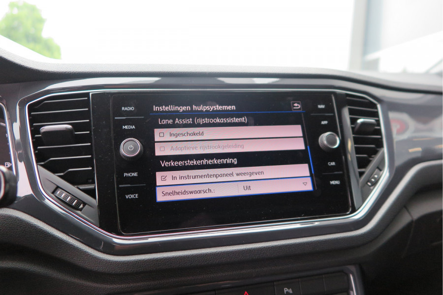 Volkswagen T-Roc 1.5 TSI 150pk DSG Sport Business R-Line , Pano , Virtual , Xenon, Leder, Navi , Carplay , LMV, PDC, Camera etc. etc