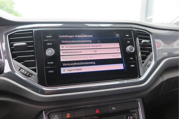 Volkswagen T-Roc 1.5 TSI 150pk DSG Sport Business R-Line , Pano , Virtual , Xenon, Leder, Navi , Carplay , LMV, PDC, Camera etc. etc