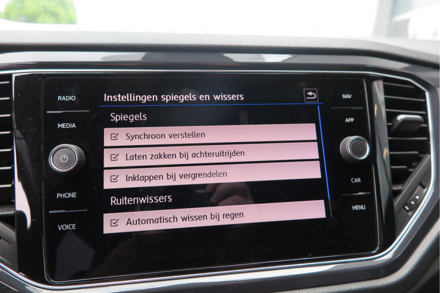 Volkswagen T-Roc 1.5 TSI 150pk DSG Sport Business R-Line , Pano , Virtual , Xenon, Leder, Navi , Carplay , LMV, PDC, Camera etc. etc