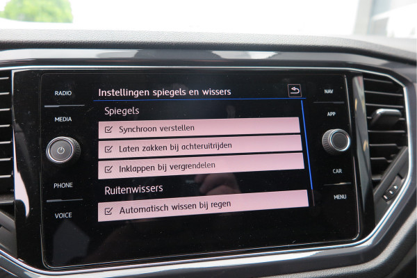 Volkswagen T-Roc 1.5 TSI 150pk DSG Sport Business R-Line , Pano , Virtual , Xenon, Leder, Navi , Carplay , LMV, PDC, Camera etc. etc