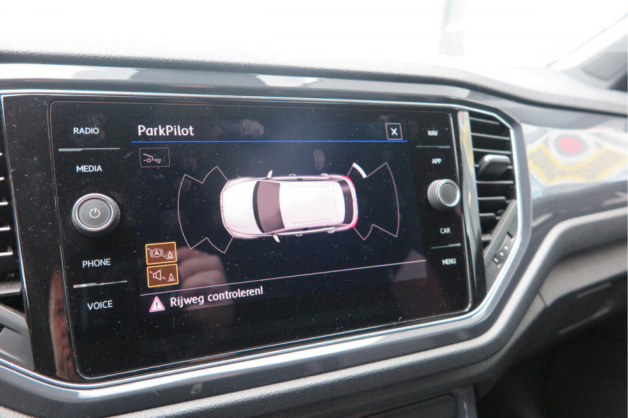 Volkswagen T-Roc 1.5 TSI 150pk DSG Sport Business R-Line , Pano , Virtual , Xenon, Leder, Navi , Carplay , LMV, PDC, Camera etc. etc