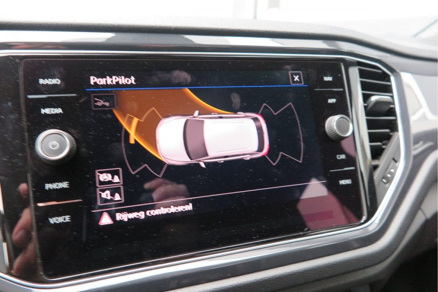 Volkswagen T-Roc 1.5 TSI 150pk DSG Sport Business R-Line , Pano , Virtual , Xenon, Leder, Navi , Carplay , LMV, PDC, Camera etc. etc