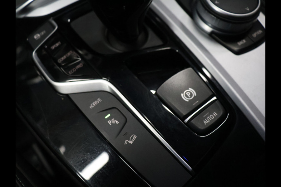 BMW X3 xDrive30e High Executive [SCHUIFKANTELDAK, APPLE CARPLAY, ANDROID, STOELVERWARMING, VOL LEDER, ELEKTRISCHE ACHTERKLEP, PDC V+A, CRUISE CONTROL, GROOT NAVIGATIE, 3-ZONE CLIMATE, DIGITAL DASH, NIEUWSTAAT]