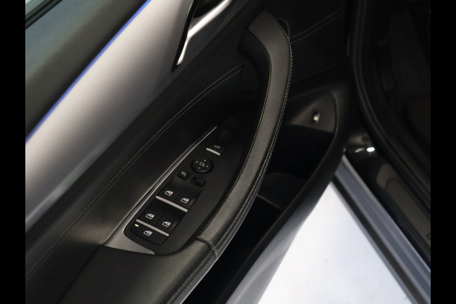 BMW X3 xDrive30e High Executive [SCHUIFKANTELDAK, APPLE CARPLAY, ANDROID, STOELVERWARMING, VOL LEDER, ELEKTRISCHE ACHTERKLEP, PDC V+A, CRUISE CONTROL, GROOT NAVIGATIE, 3-ZONE CLIMATE, DIGITAL DASH, NIEUWSTAAT]