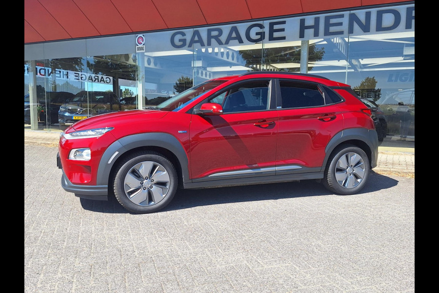 Hyundai Kona EV Fashion 64 kWh | SOH: 95,1% | 3 Fase | Warmtepomp | LED | Blindspot | Stoelverwarming | All Season | HUD |